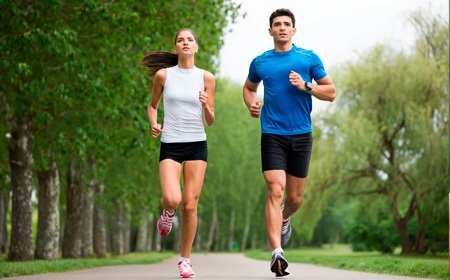 Парень и девушка на пробежке